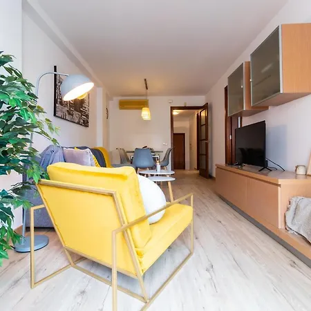 Apartamento Con Gran Patio Y Excelente Ubicación! *